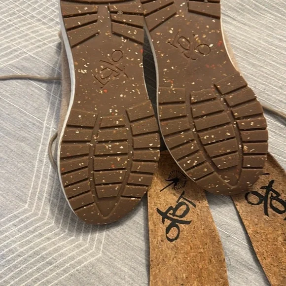 OTBT Women's Beige Courier Sneakers - Picture 7 of 11